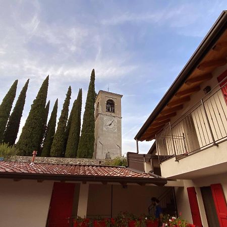 La Volpe Rossa Rooms And Apartments San Felice del Benaco Exteriör bild
