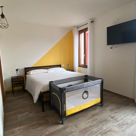 La Volpe Rossa Rooms And Apartments San Felice del Benaco Exteriör bild