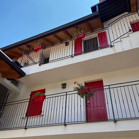La Volpe Rossa Rooms And Apartments San Felice del Benaco Exteriör bild