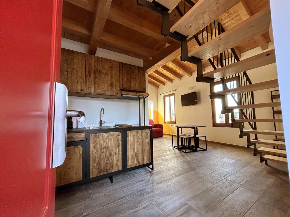 La Volpe Rossa Rooms And Apartments San Felice del Benaco Exteriör bild