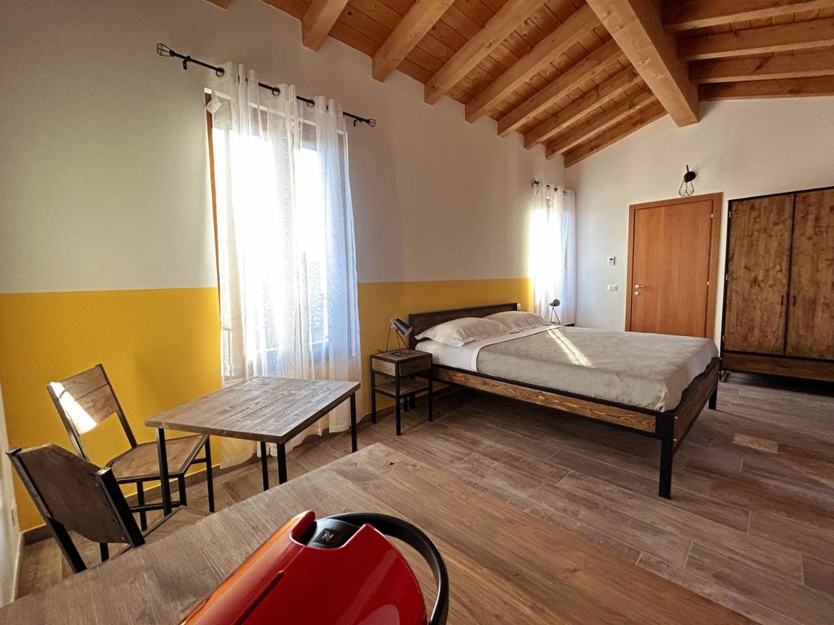 La Volpe Rossa Rooms And Apartments San Felice del Benaco Exteriör bild