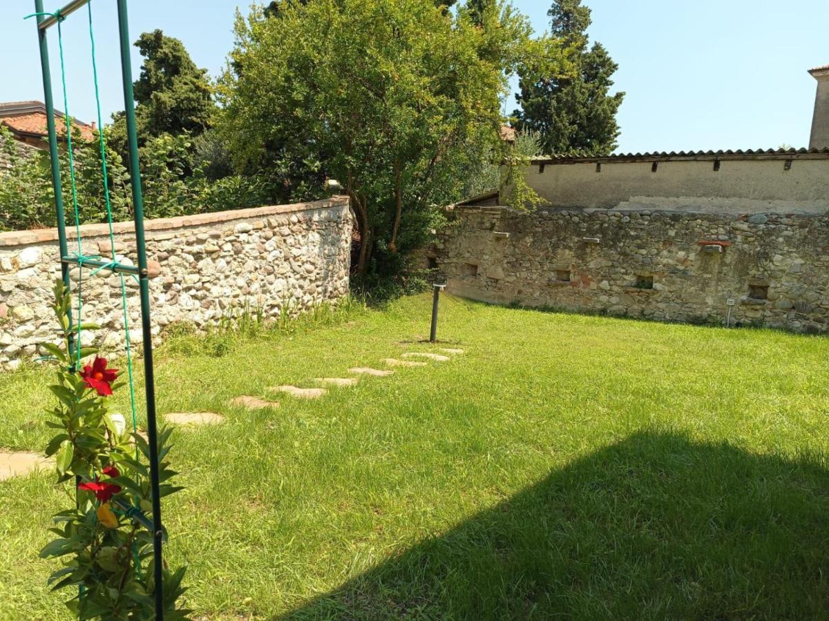 La Volpe Rossa Rooms And Apartments San Felice del Benaco Exteriör bild