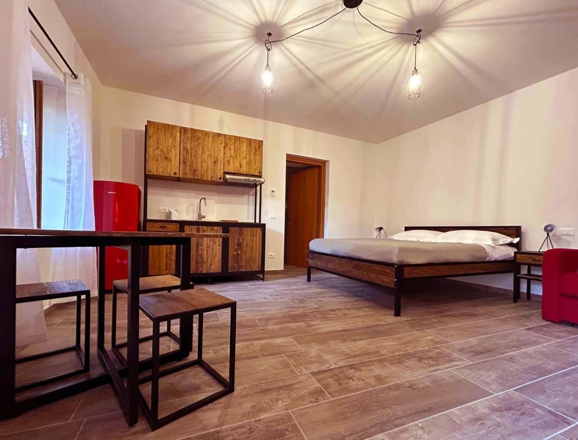 La Volpe Rossa Rooms And Apartments San Felice del Benaco Exteriör bild