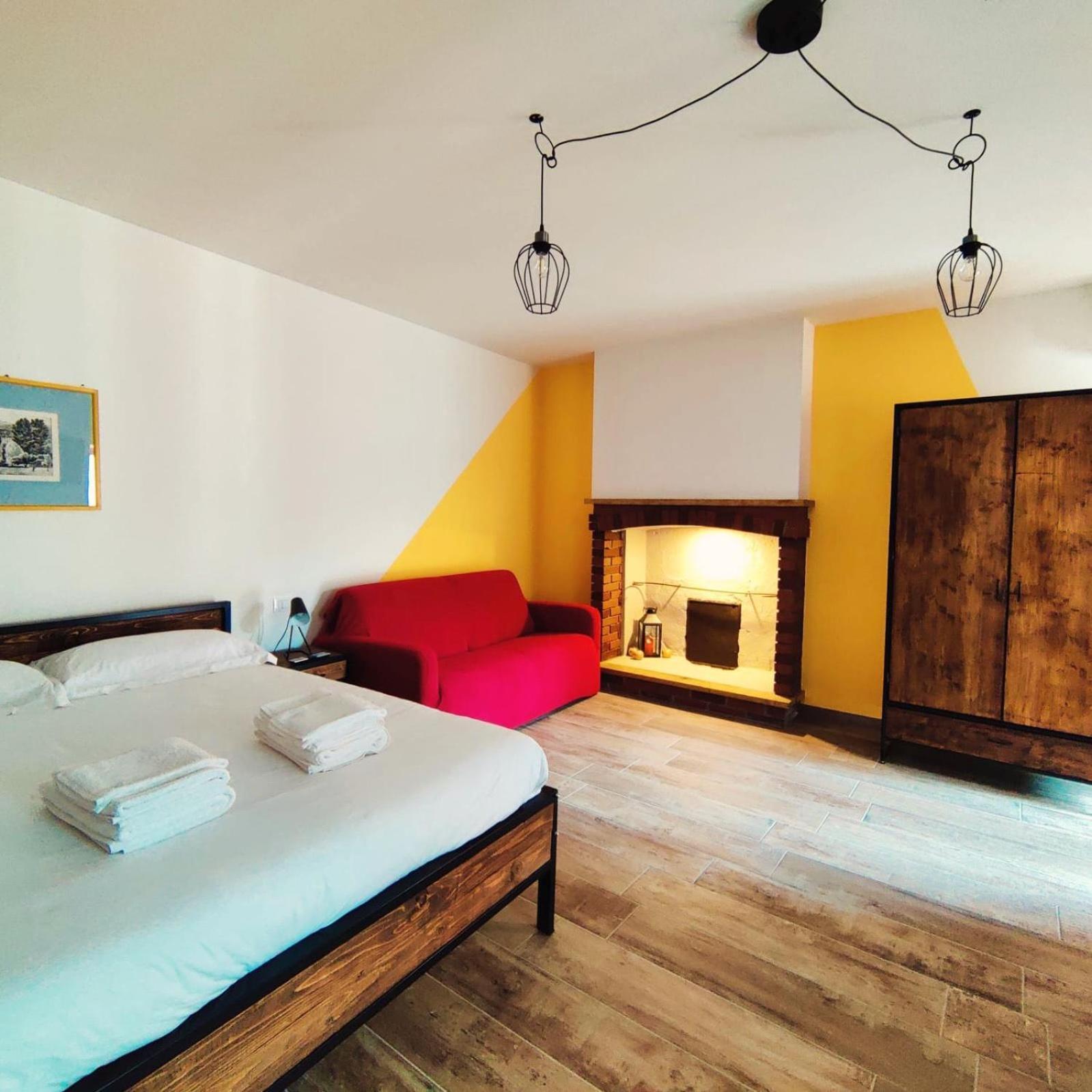 La Volpe Rossa Rooms And Apartments San Felice del Benaco Exteriör bild