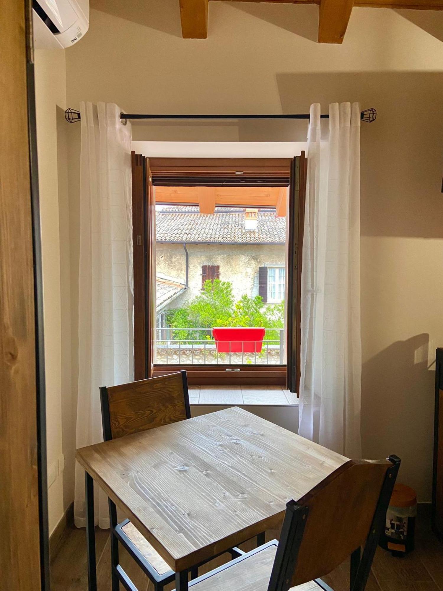 La Volpe Rossa Rooms And Apartments San Felice del Benaco Exteriör bild