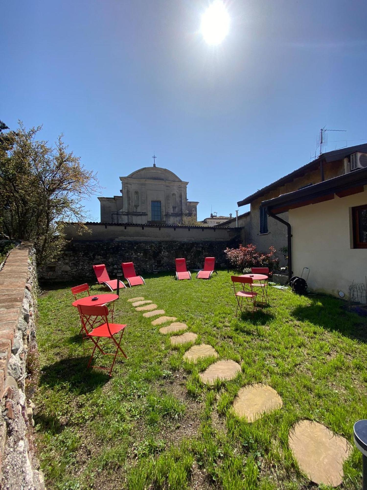 La Volpe Rossa Rooms And Apartments San Felice del Benaco Exteriör bild